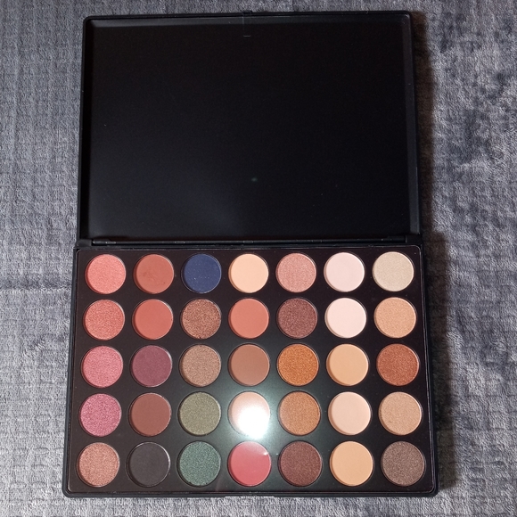 NIB Professional Eyeshadow Palette - Picture 4 of 10